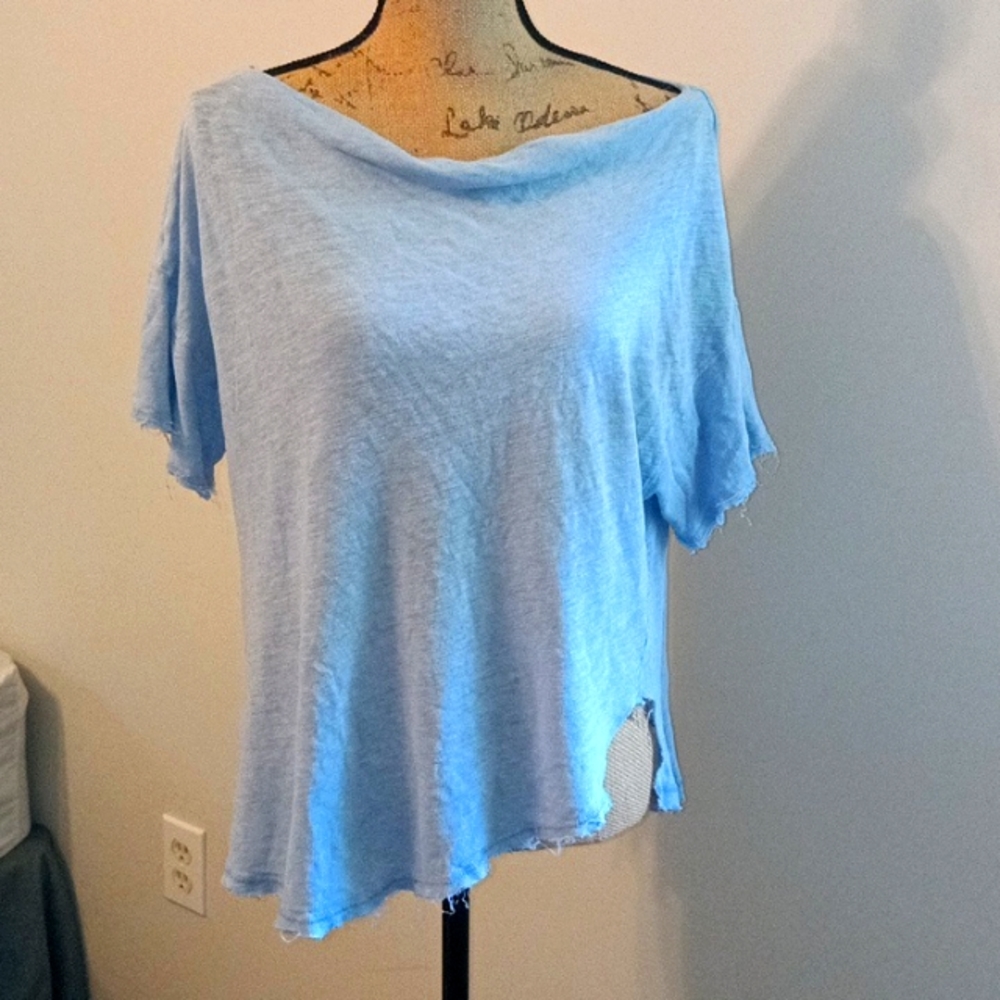 Free People Med. Baby blue shirt